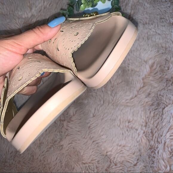Nanette Lepore Light Pink Floral Laser Cut Slip On Summer Sandals Size: 6 - Picture 8 of 12